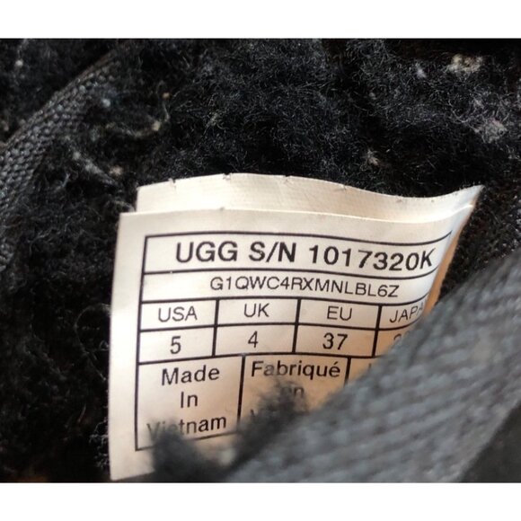 UGG Neumel II Black Suede Lace Up Bootie Lined Youth Kids Boys 5 / 37 (i8j) - Picture 10 of 10